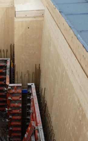 Treppenhauskern Holz vor Beton