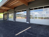 L'auvent du nouveau garage a une largeur de 5 mètres.