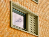 Im Detail: Teil der Lärchenholzfassade