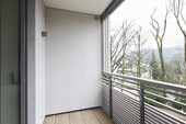 Bois sur la façade et les balcons