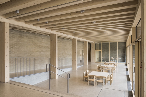 Wooden living and meeting room
photo ©Primula Bosshard