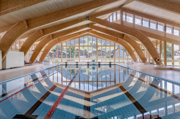 Beeindruckende Ausmasse: Tragkonstruktion des Hallenbads